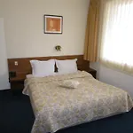 Deskoni's Place 招待所 2*
